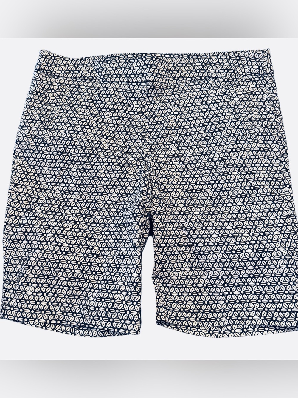 Briggs Bermuda shorts with Black and white geometric print